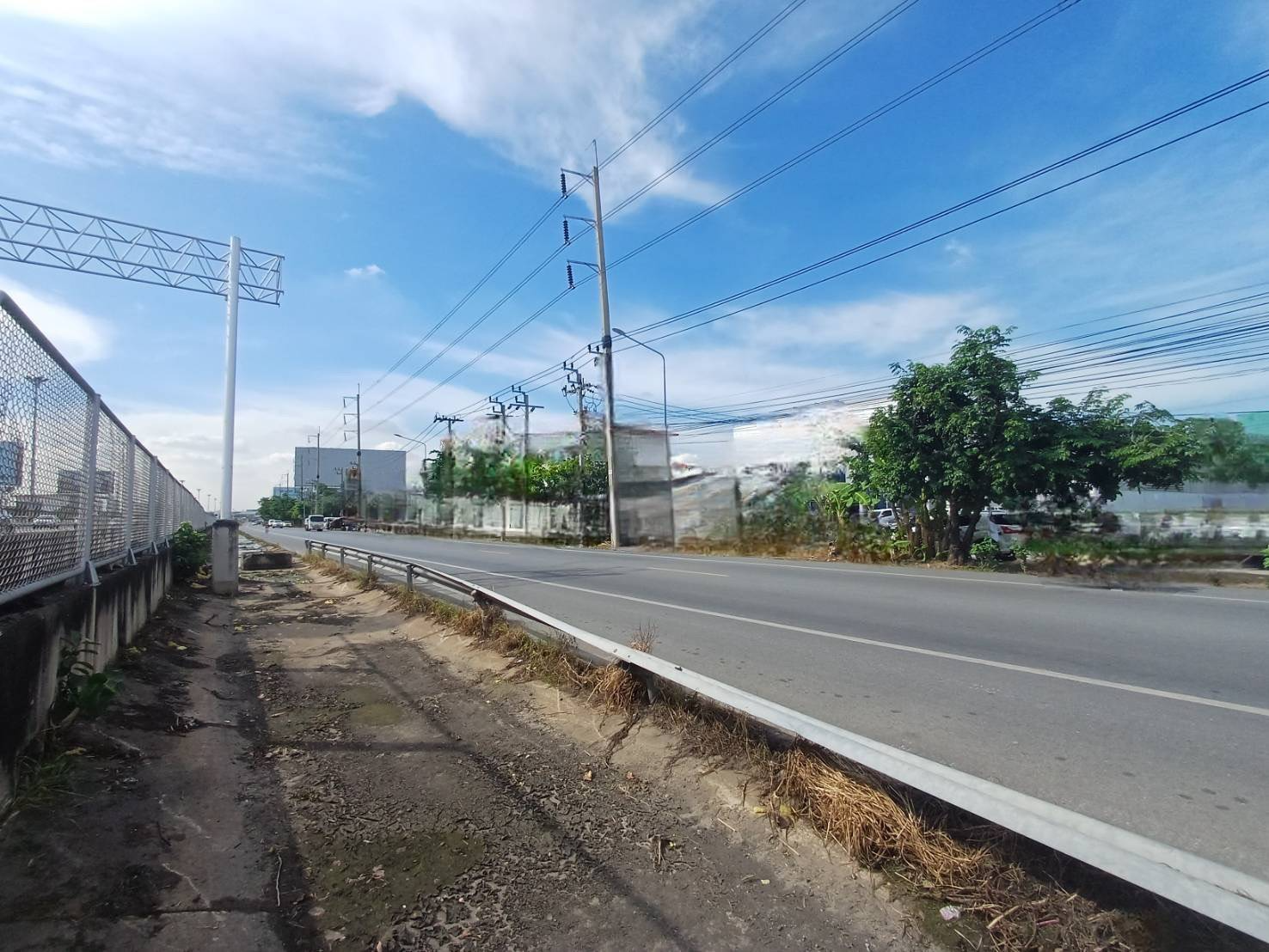 ขายที่ดินแปลงสวย กรุงเทพกรีฑา ติดถนนคู่ขนานเลียบทางด่วนมอเตอร์เวย์