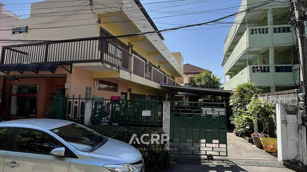 ขายอาคารรีโนเวทพูลวิลล่า ทำเลประตูท่าแพ เชียงใหม่